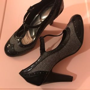 Herringbone Oxford Pumps